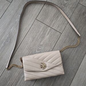 Tory Burch Kira  Crossbody Chain Wallet Beige Crossbody Bag